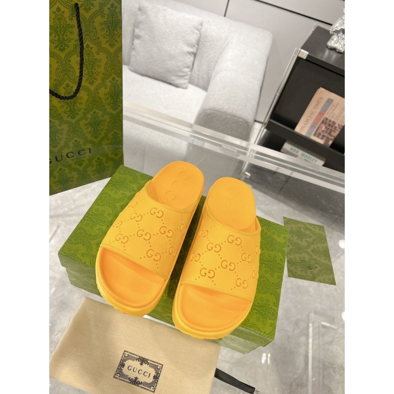 G*u*i slippers